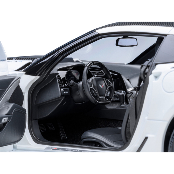 2019-chevrolet-corvette-zr1-c7-arctic-white-1-18-model-car-by-autoart