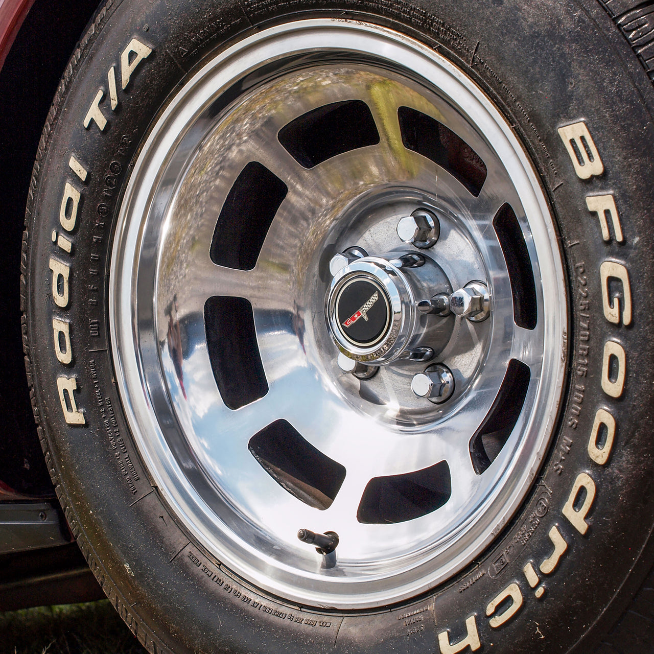 C3 Corvette Reproduction YJ8 Aluminum Wheel Set W/Hardware - CA