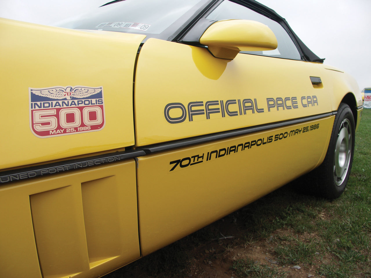 1986-1986 Corvette Body Stripe Decal Kit Pace Car- Gold Stripes W/Black Letters 70th-43427-Corvette-Store-Online