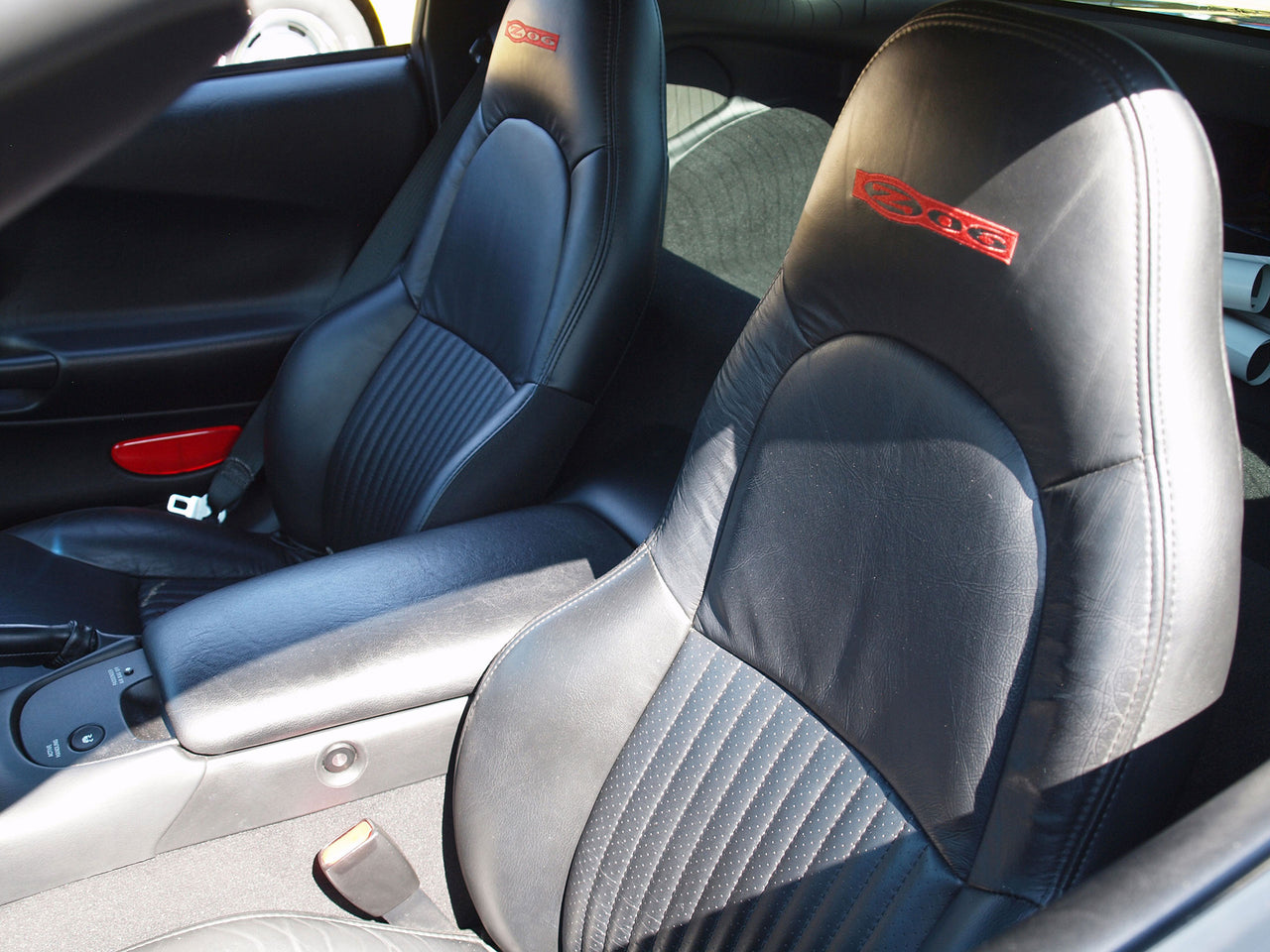 2001-2004 Corvette Leather Z06 Seat Covers W/Vinyl Trim - Black Z06-461890-Corvette-Store-Online